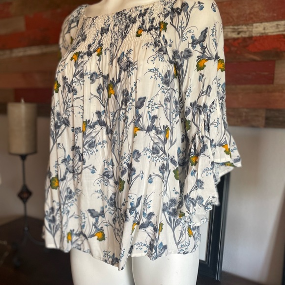 Fun 2 Fun flowered off the shoulder top bought through StitchFix - Picture 10 of 10